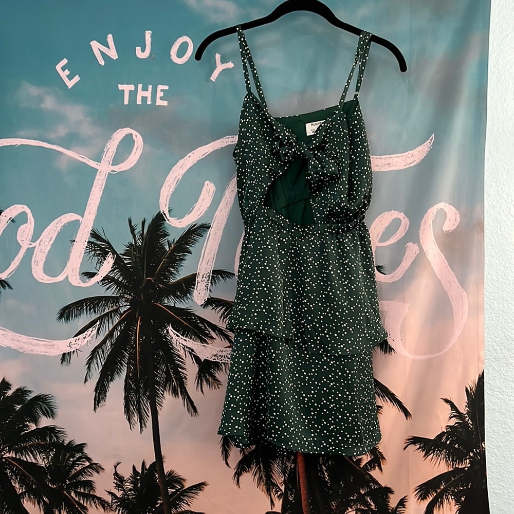 runway the label Green tie front dress size M